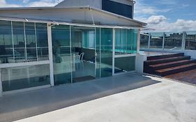 Casa Com Piscina À Beira Mar.